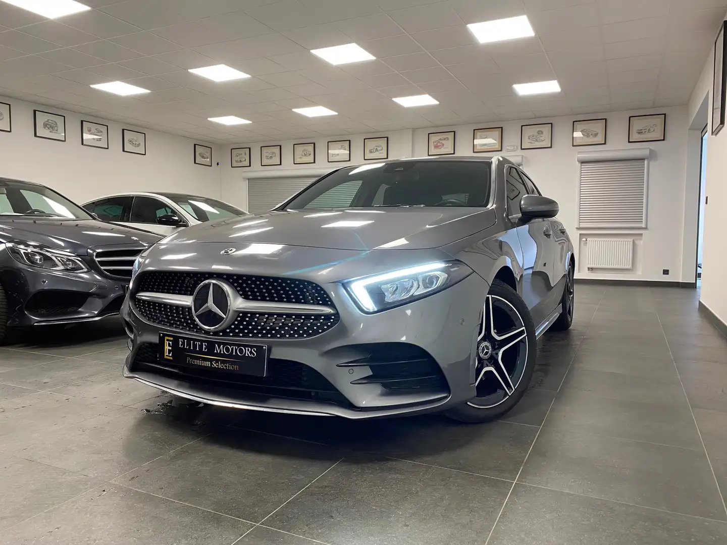 Mercedes-Benz A 200 AMG PACK / FULL OPTIONS/ 1ERMAIN/ CAM/NAVI/ NEUF Срібний - 1