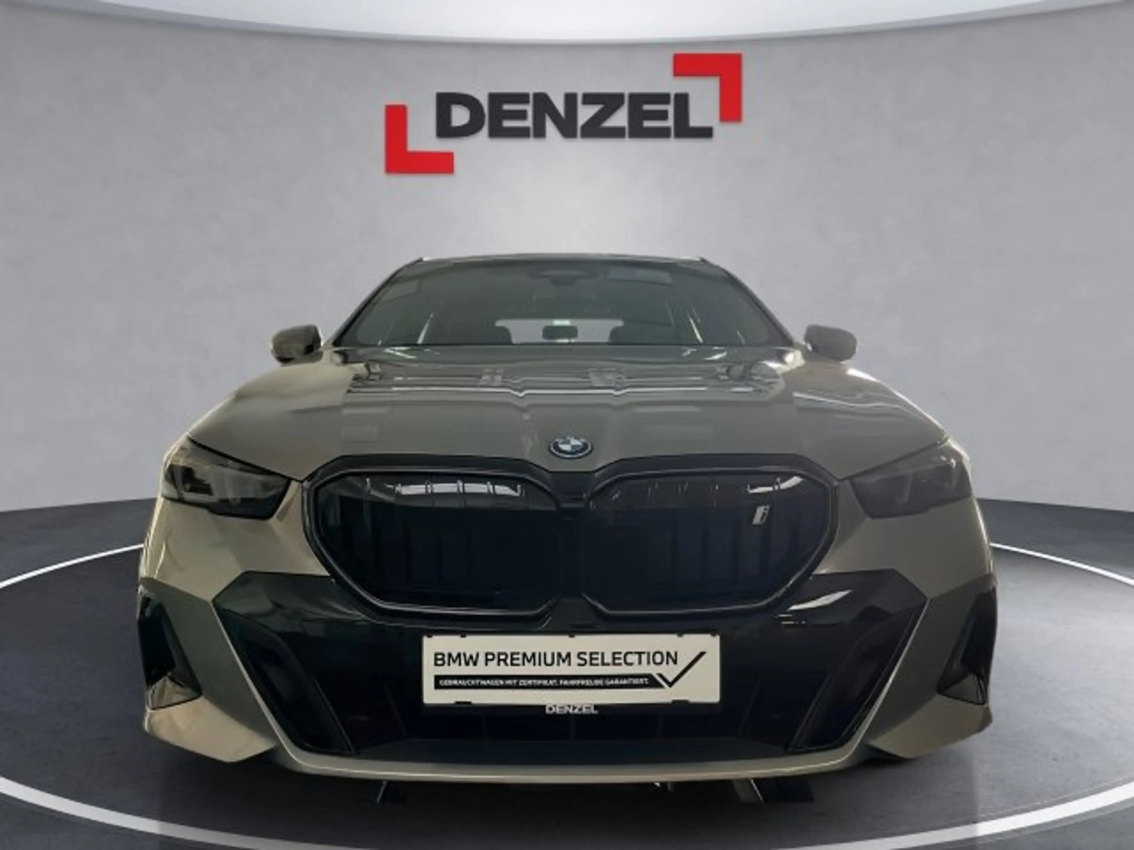 BMW i5 xDrive40 Touring — photo 3