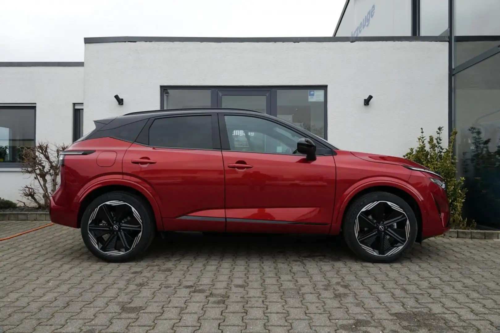 Nissan Qashqai N-Design Xtro ALLRAD KomfortP+/Pano/AHK! Czerwony - 2