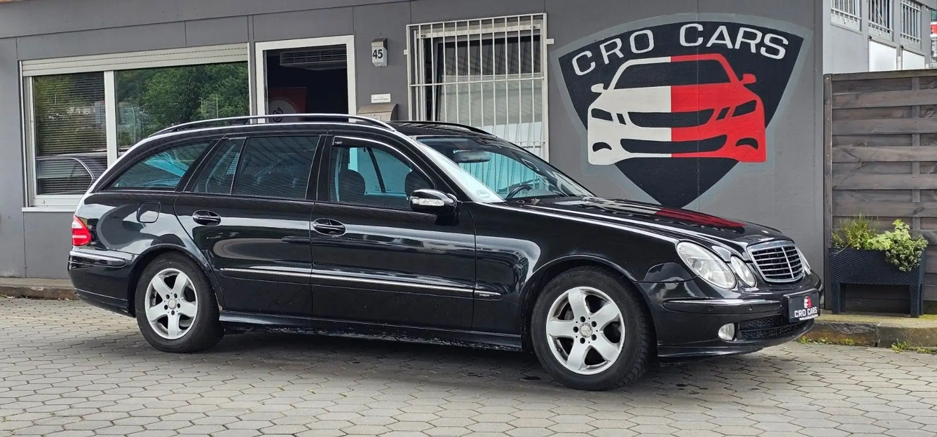 Mercedes-Benz E 320 E -Klasse T-Modell E 320 T CDI Noir - 1
