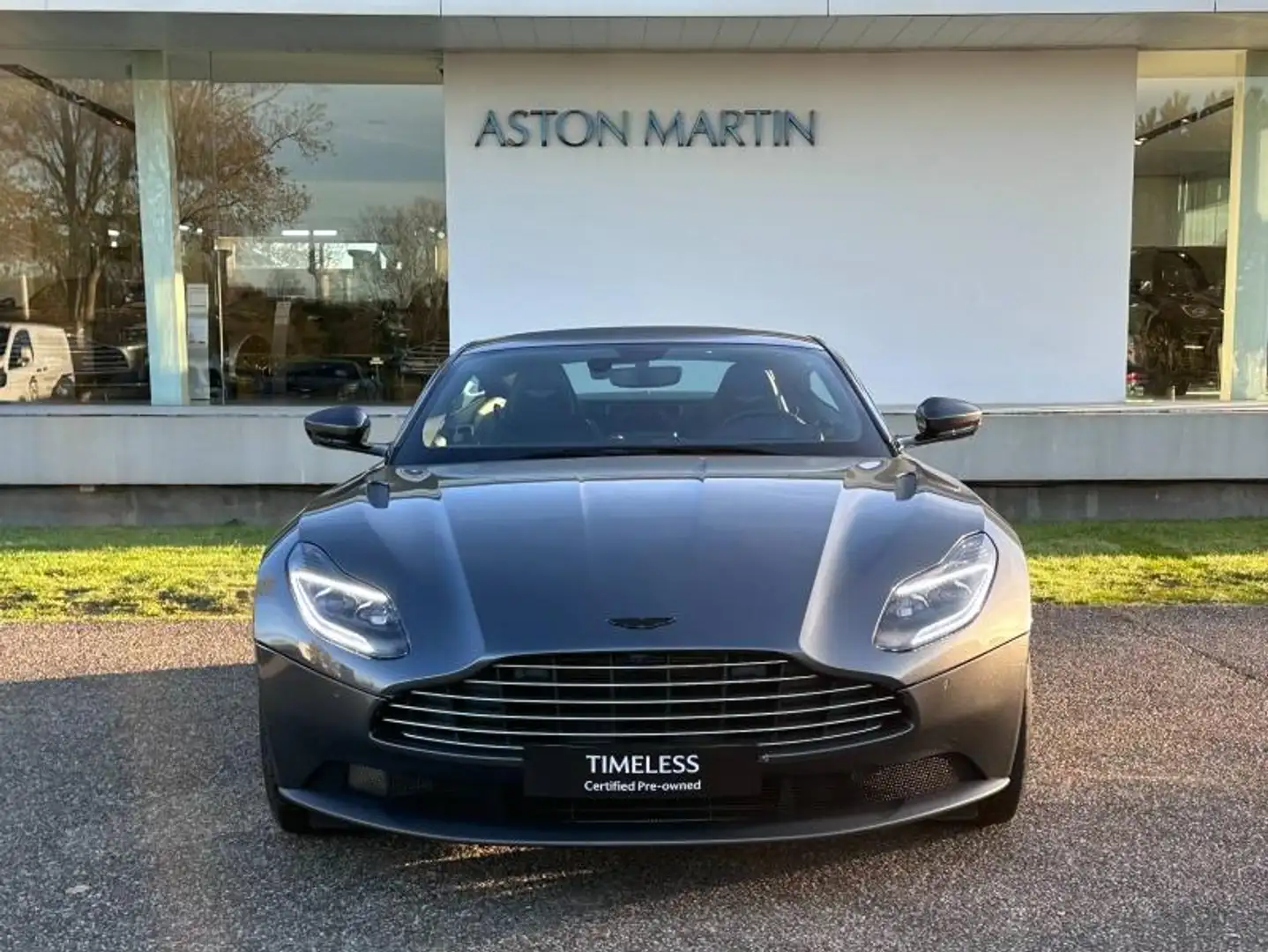 Aston Martin DB11 V8 4.0 510ch BVA8 Silber - 2