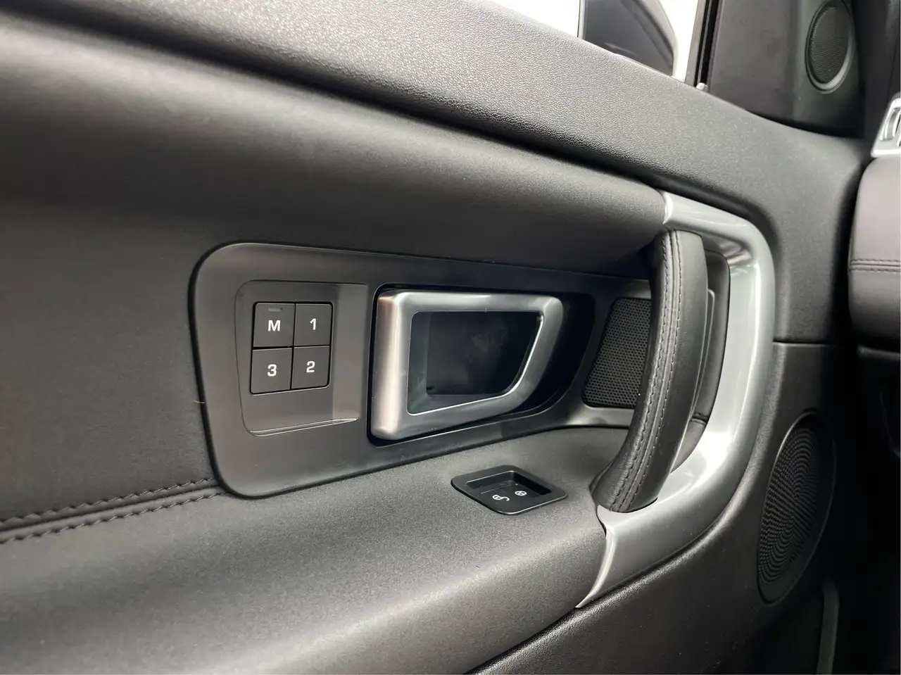 Land Rover Discovery Sport снимка Land Rover Discovery Sport