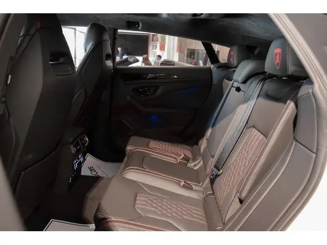 Lamborghini Urus view 9