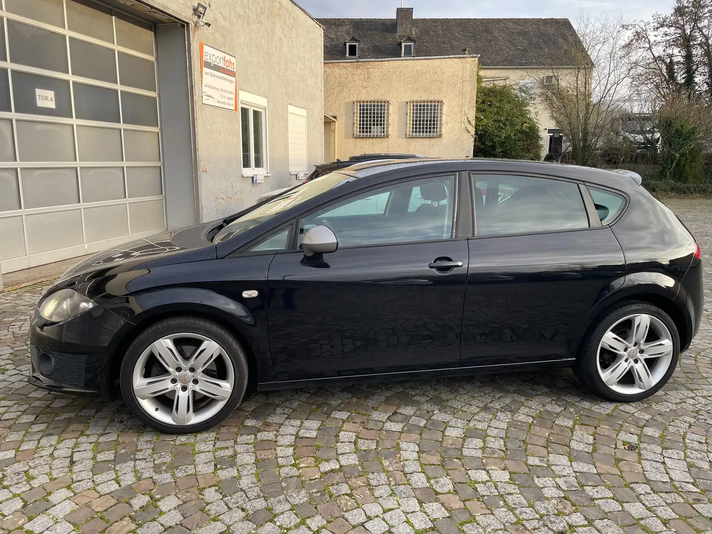 SEAT Leon 2.0 FR* Navi* Bi Xenon Schwarz - 2