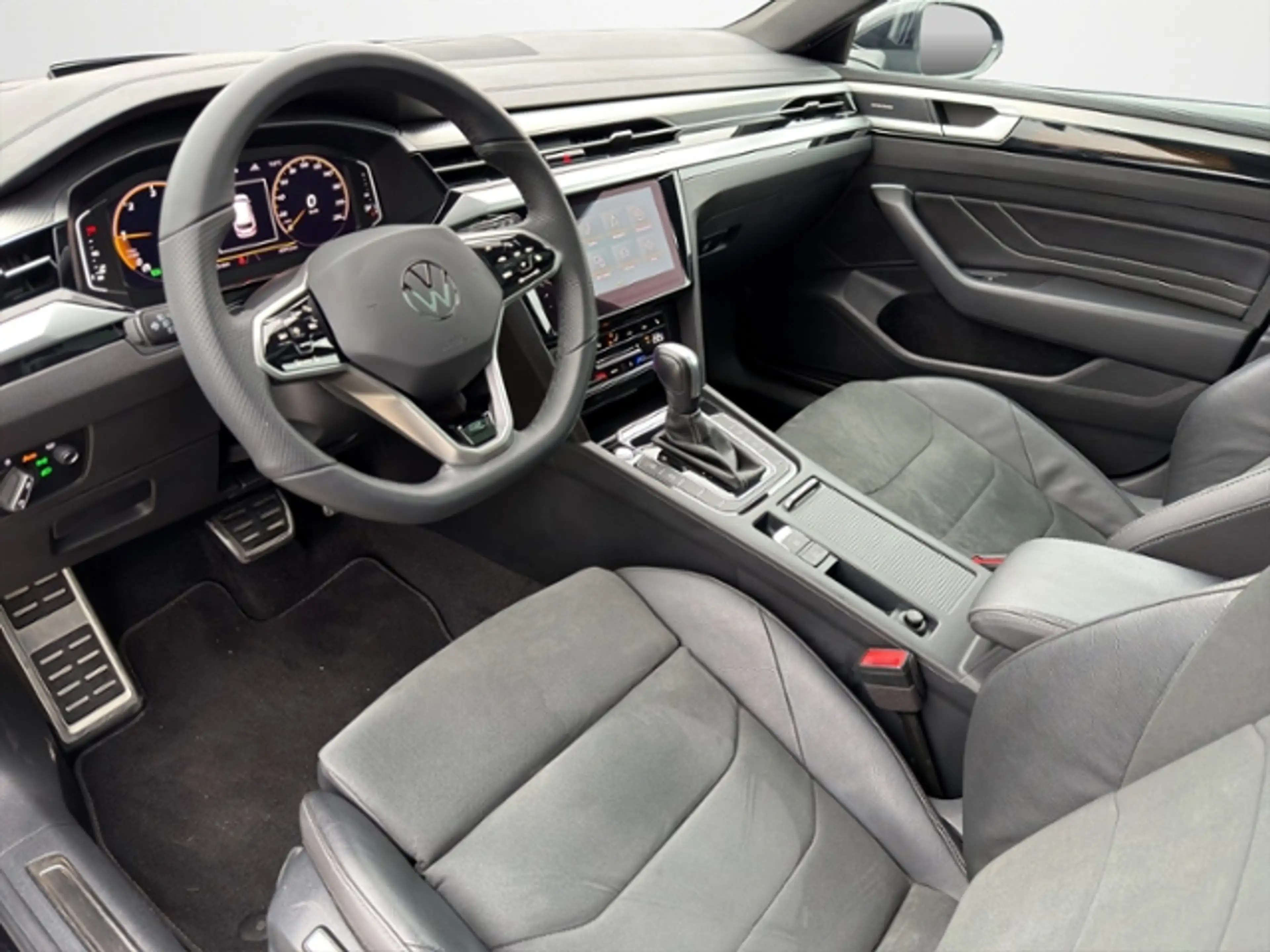 Volkswagen Arteon Shooting Brake 2.0TDI 4M R-Line LED/AHK/Pano/StHz — photo 12