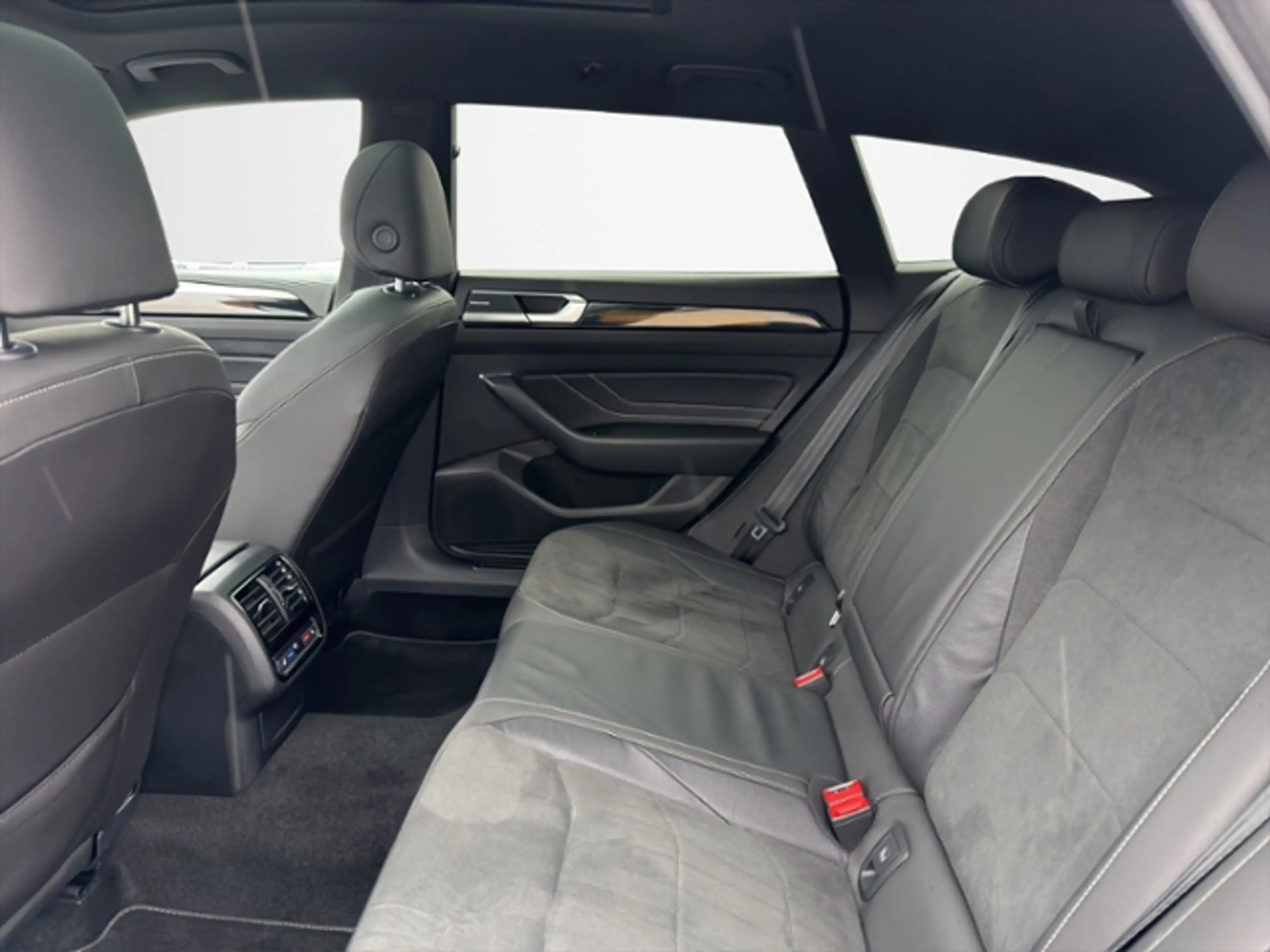 Volkswagen Arteon Shooting Brake 2.0TDI 4M R-Line LED/AHK/Pano/StHz — photo 13