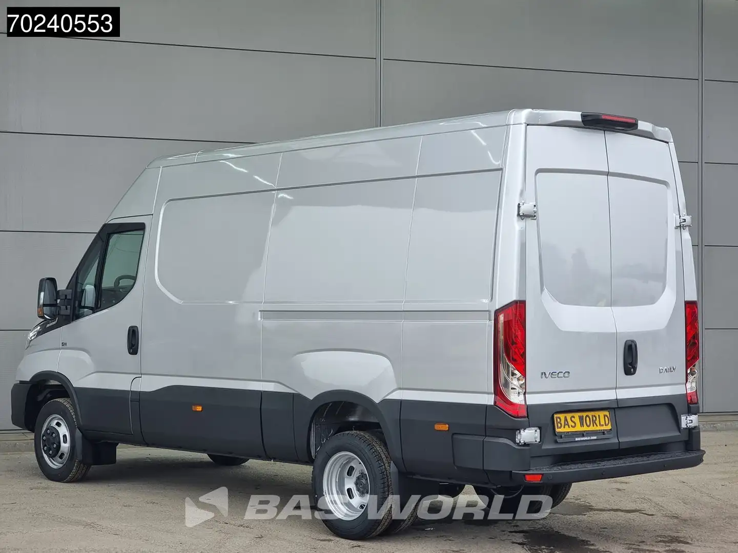 Iveco Daily 35C21 3.0L Automaat 2025model L2H2 Navi ACC Parkee Zilver - 2