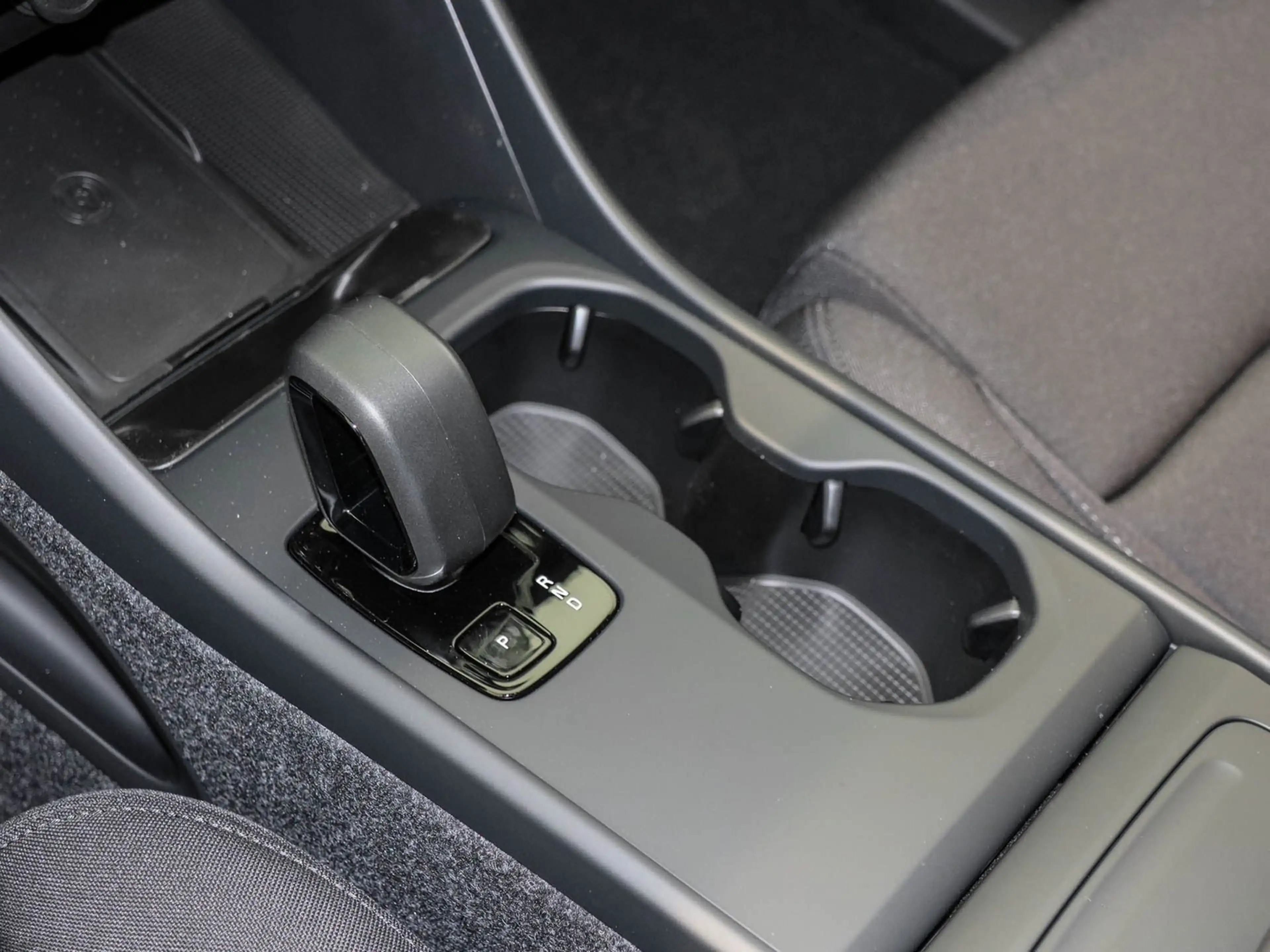 Volvo EX40 Single Motor Extended Range Plus Dark — photo 10