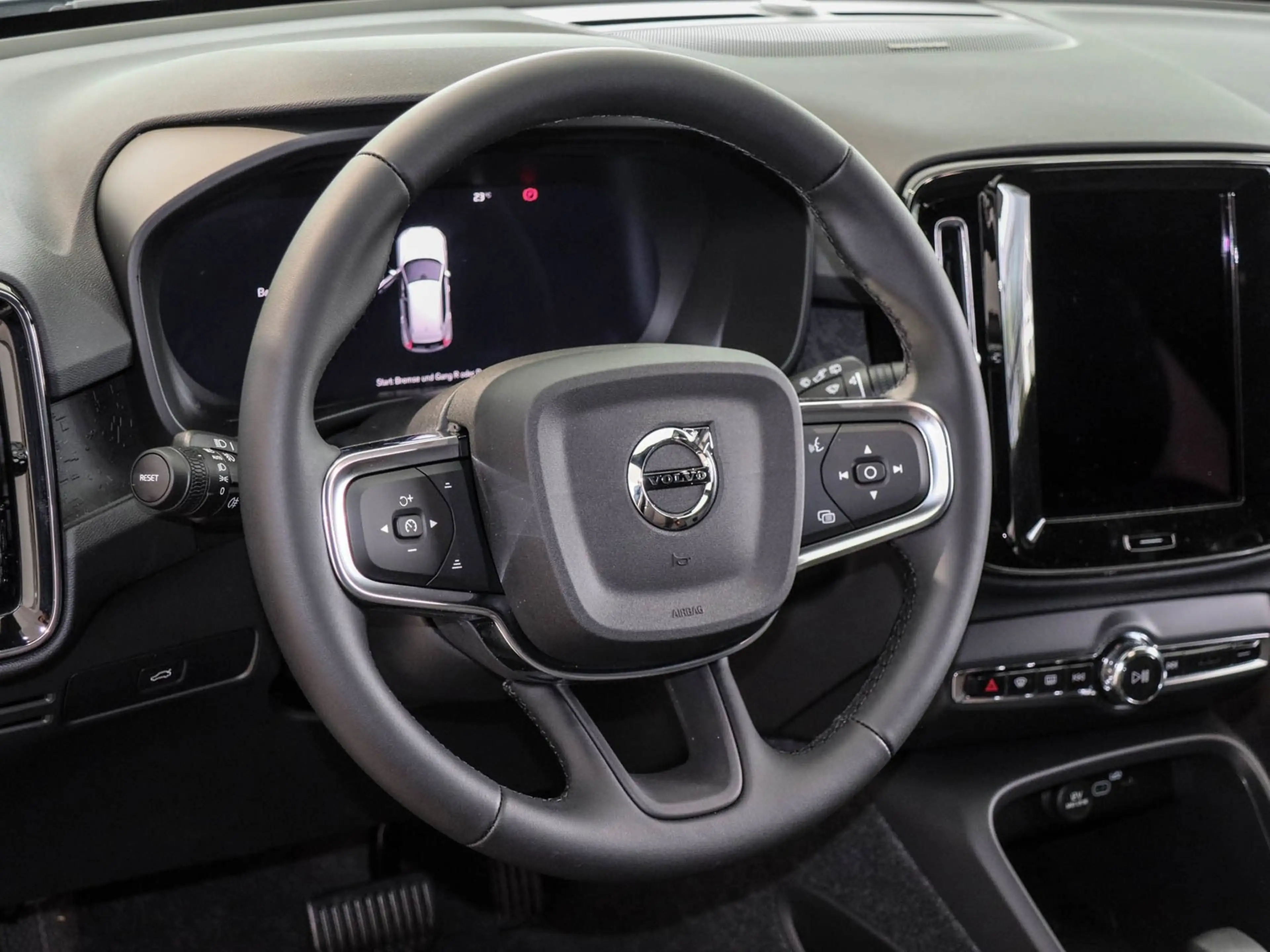 Volvo EX40 Single Motor Extended Range Plus Dark — photo 9