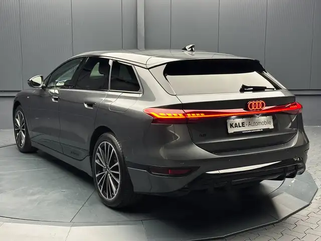Audi E-Tron view 3