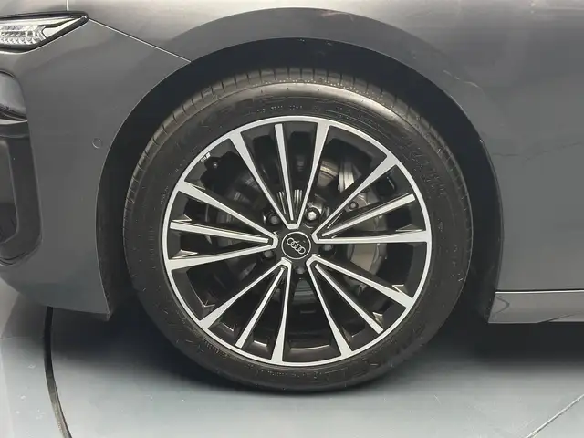 Audi E-Tron view 9