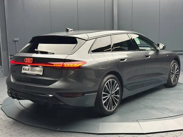 Audi E-Tron view 5