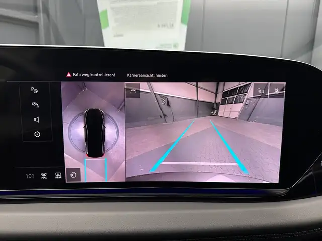 Audi E-Tron view 22