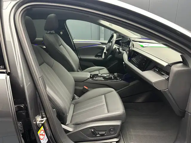 Audi E-Tron view 11