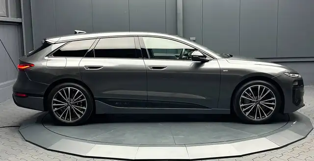 Audi E-Tron view 6