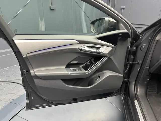 Audi E-Tron view 14