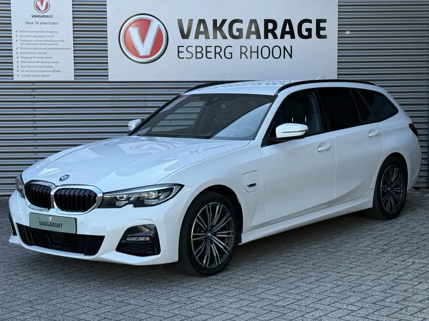 BMW 320 3-serie Touring 320e M-SPORT,SHADOWLINE Wit - 1