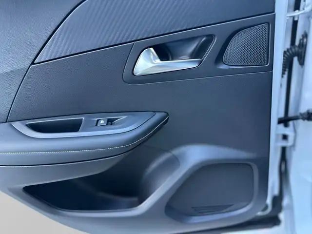 Peugeot 2008 view 9