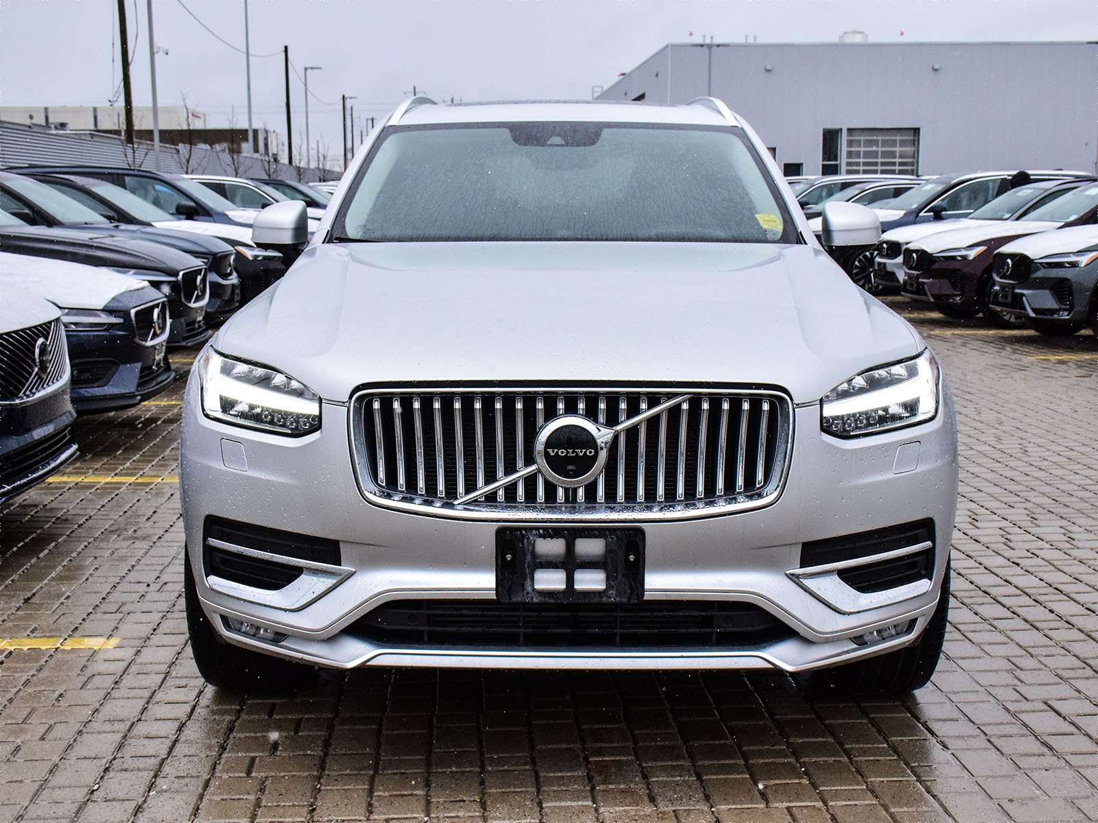 2022 Volvo XC90 T6 AWD Inscription 7-Seater alt 2