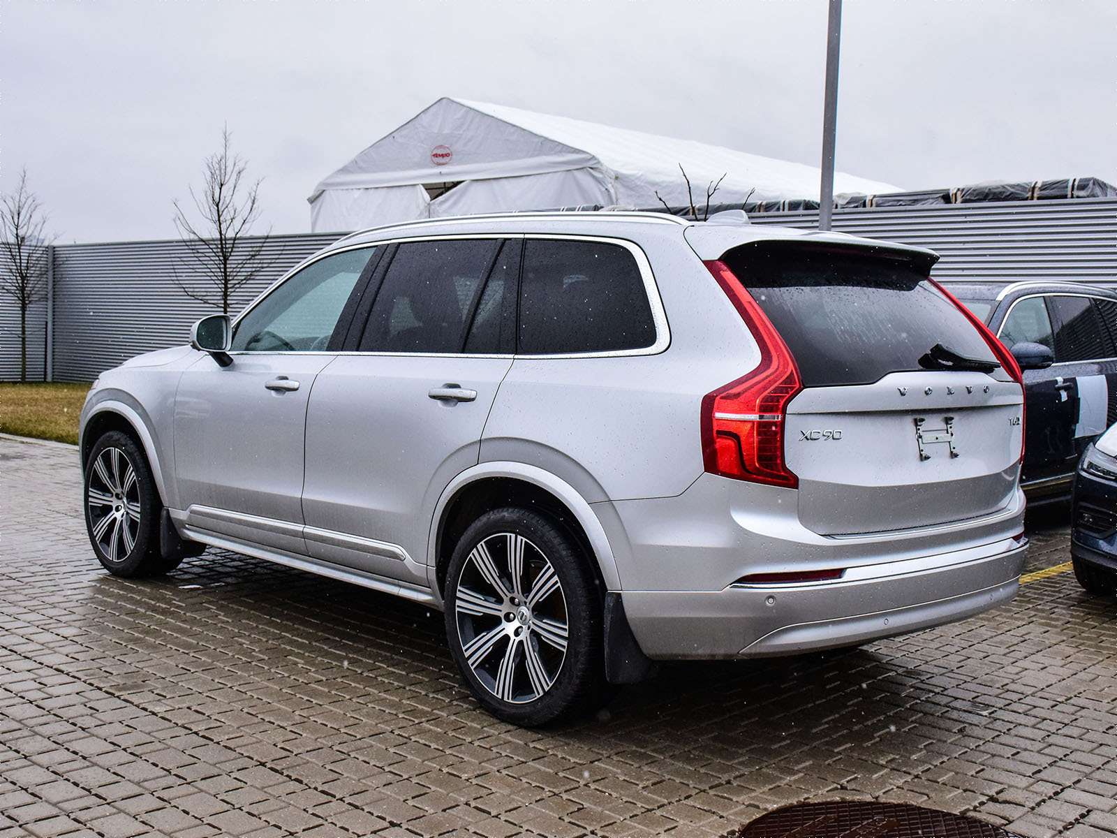 2022 Volvo XC90 T6 AWD Inscription 7-Seater alt 4