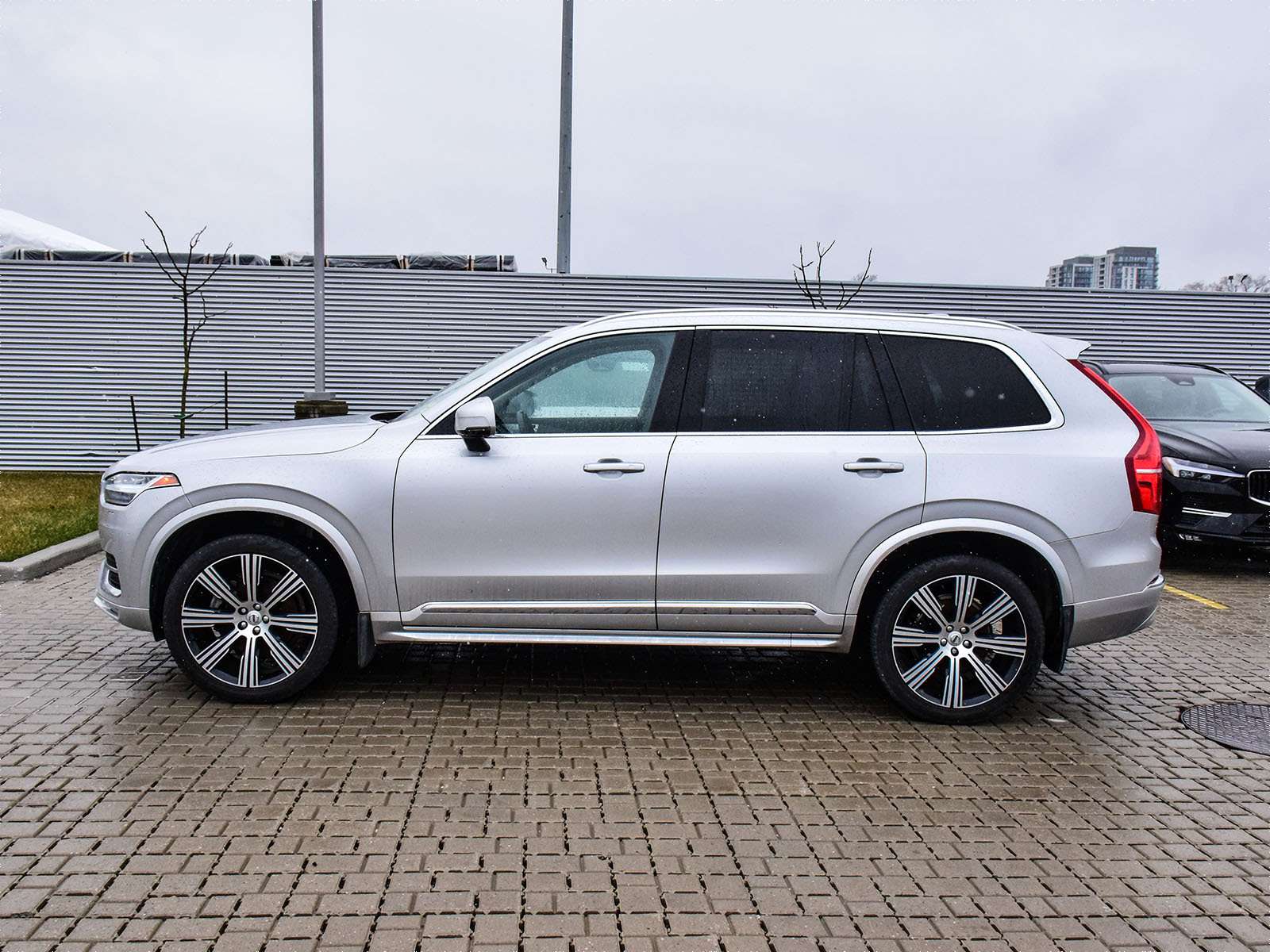 2022 Volvo XC90 T6 AWD Inscription 7-Seater alt 3