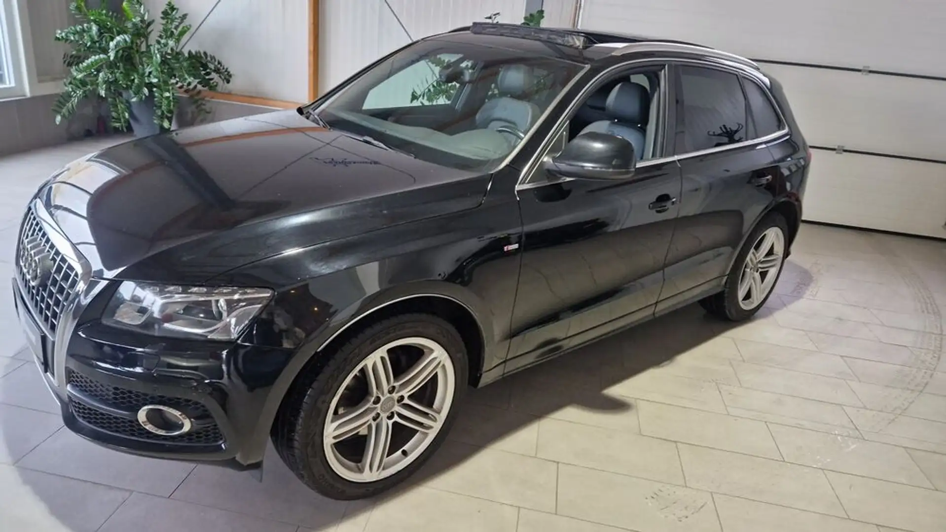 Audi Q5 2,0 TFSI Quattro S-Line ''Top Ausstattung'' Schwarz - 2