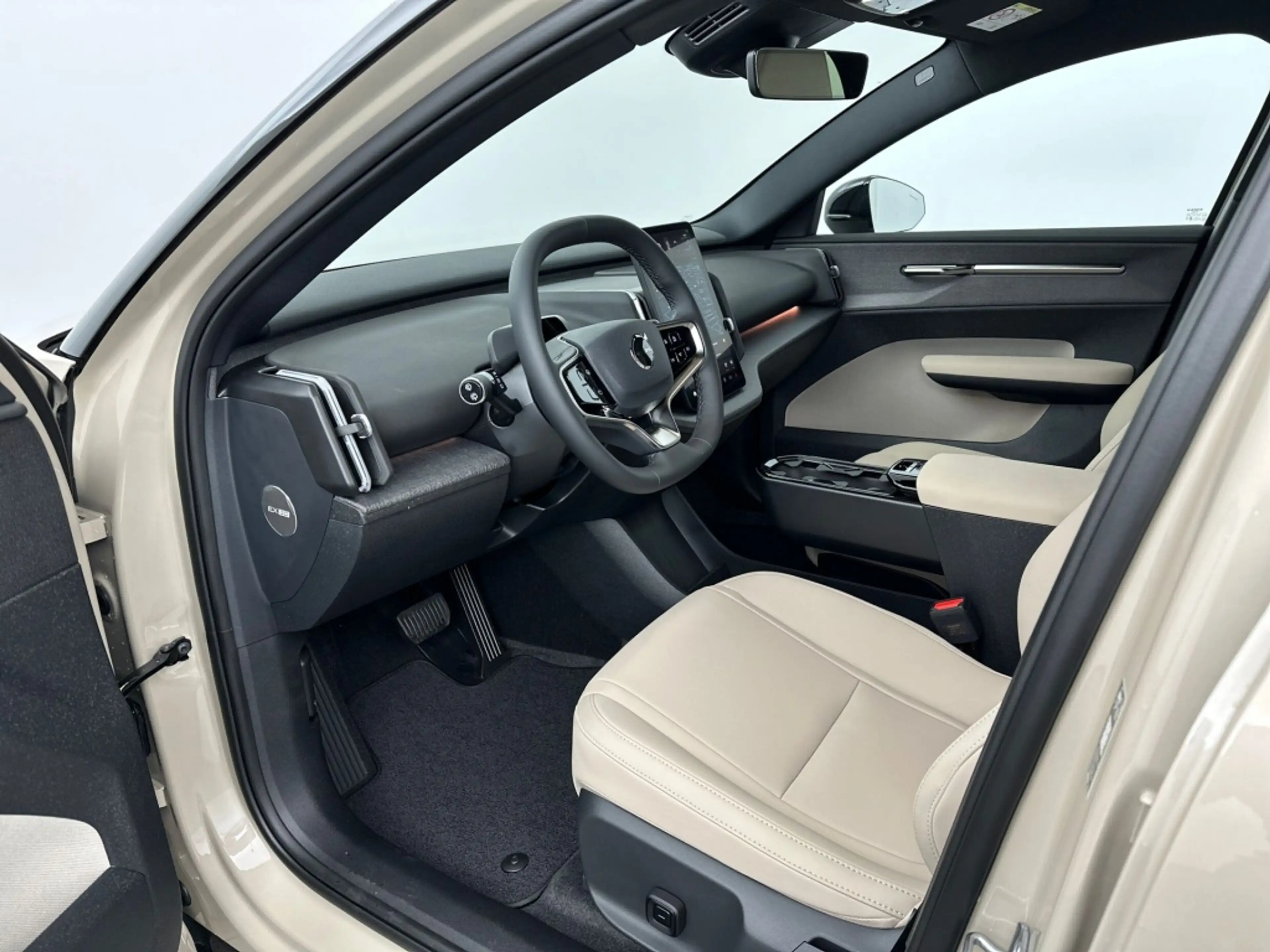 Volvo EX30 P3 Long Range Plus Europa — photo 29