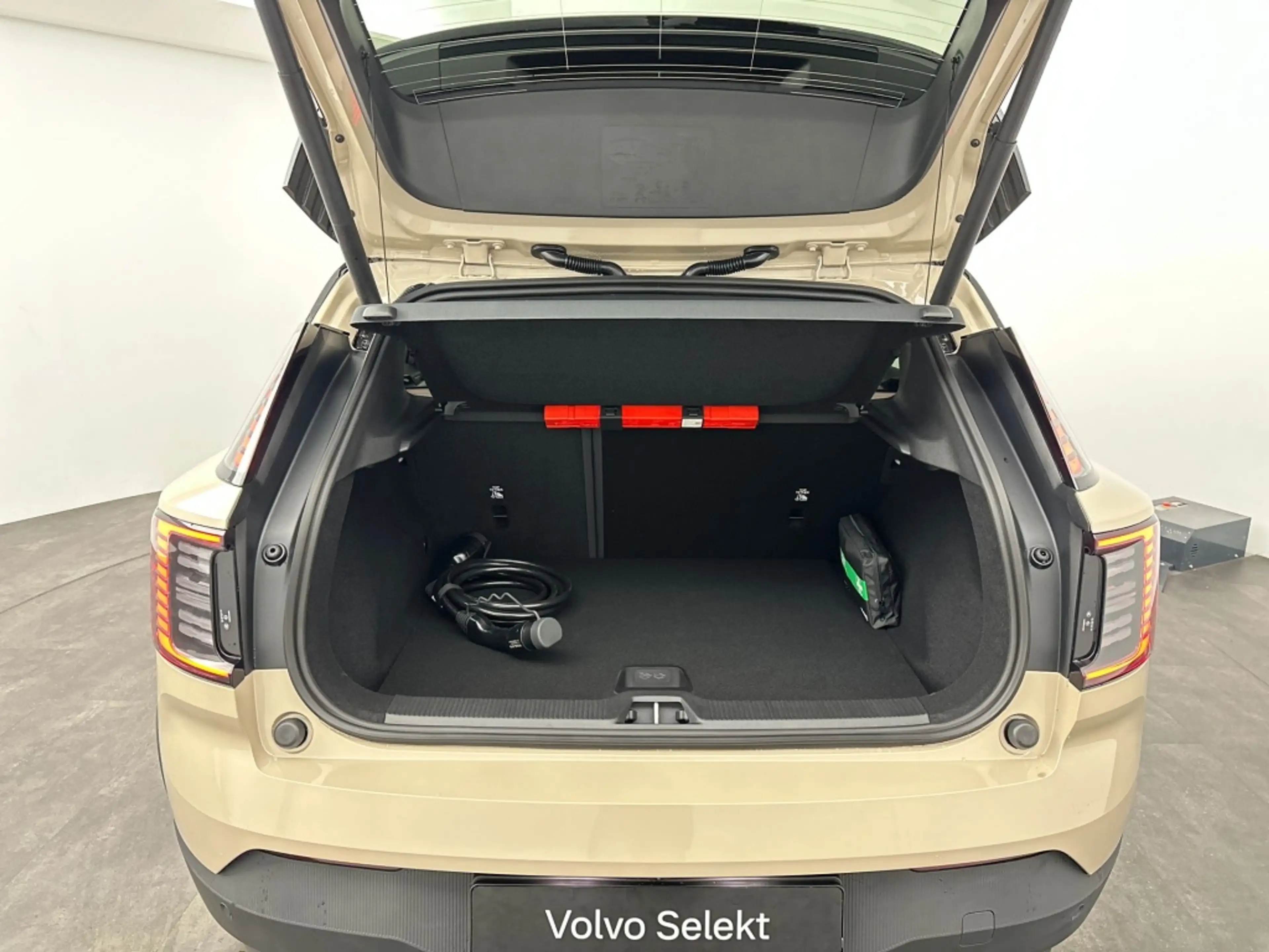 Volvo EX30 P3 Long Range Plus Europa — photo 34