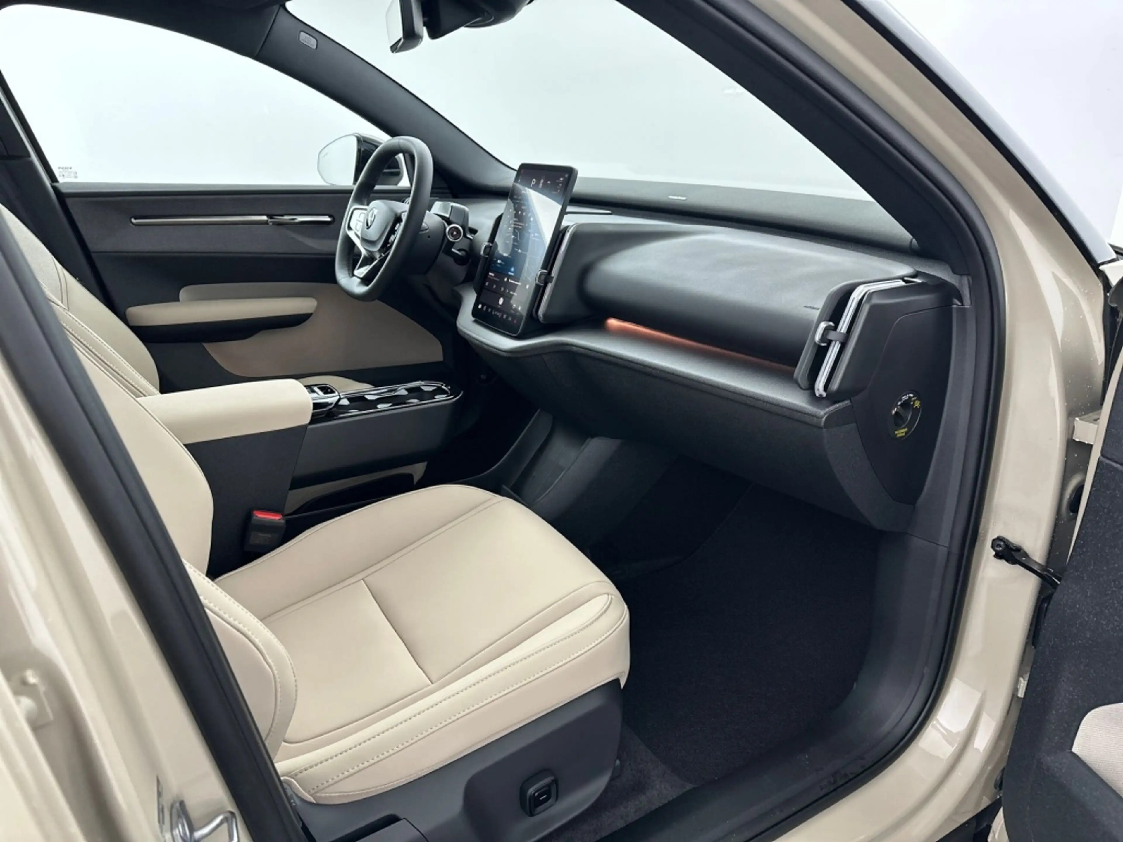 Volvo EX30 P3 Long Range Plus Europa — photo 37