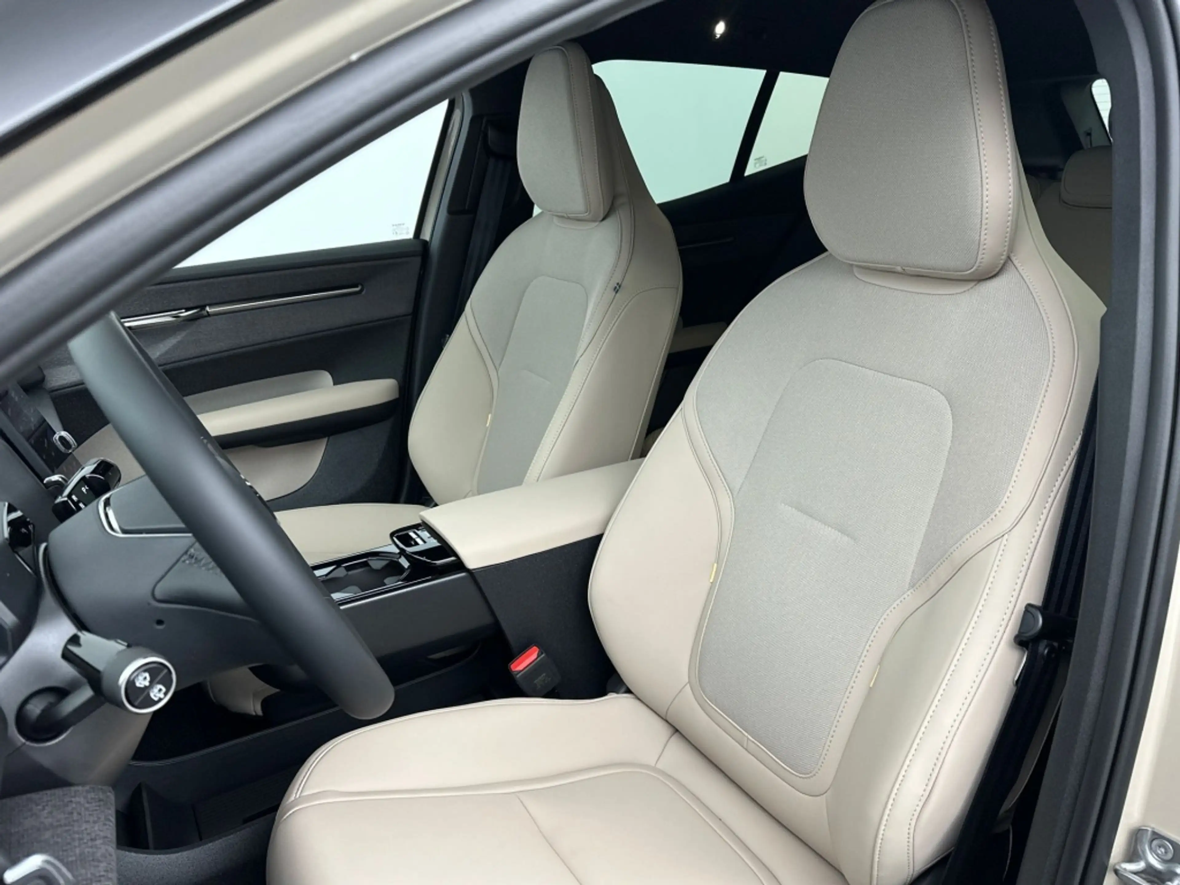Volvo EX30 P3 Long Range Plus Europa — photo 25