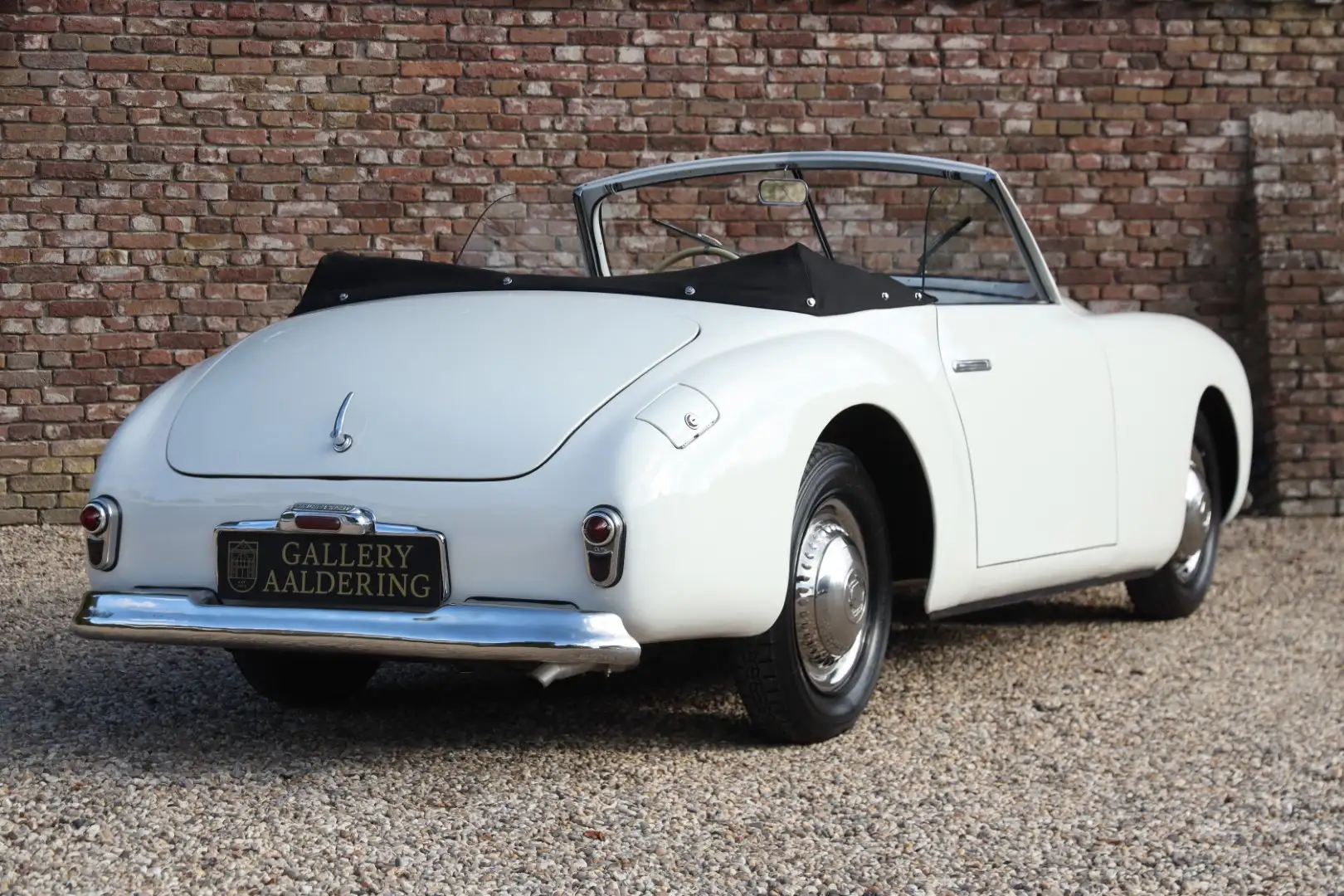 Oldtimer Simca 8 Sport Cabriolet An extensive restoration of the - 2