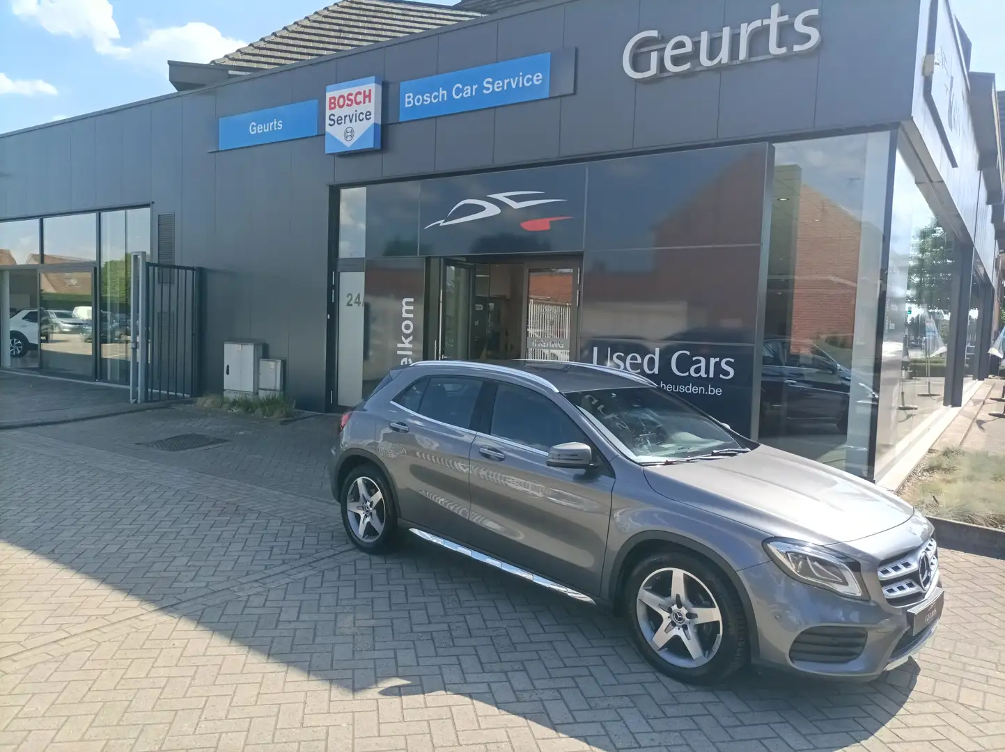 Mercedes-Benz GLA 180 GLA 180 7G-DCT AMG Line Gris - 1