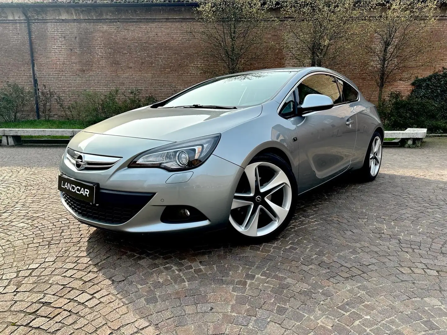 Opel Astra GTC 2.0 cdti 165 cv  Cosmo Grijs - 1
