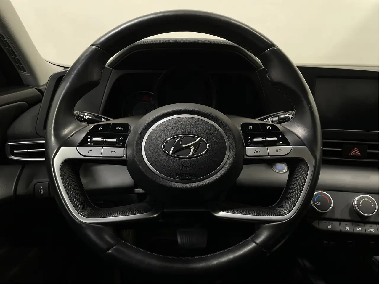 Hyundai ELANTRA снимка Hyundai ELANTRA