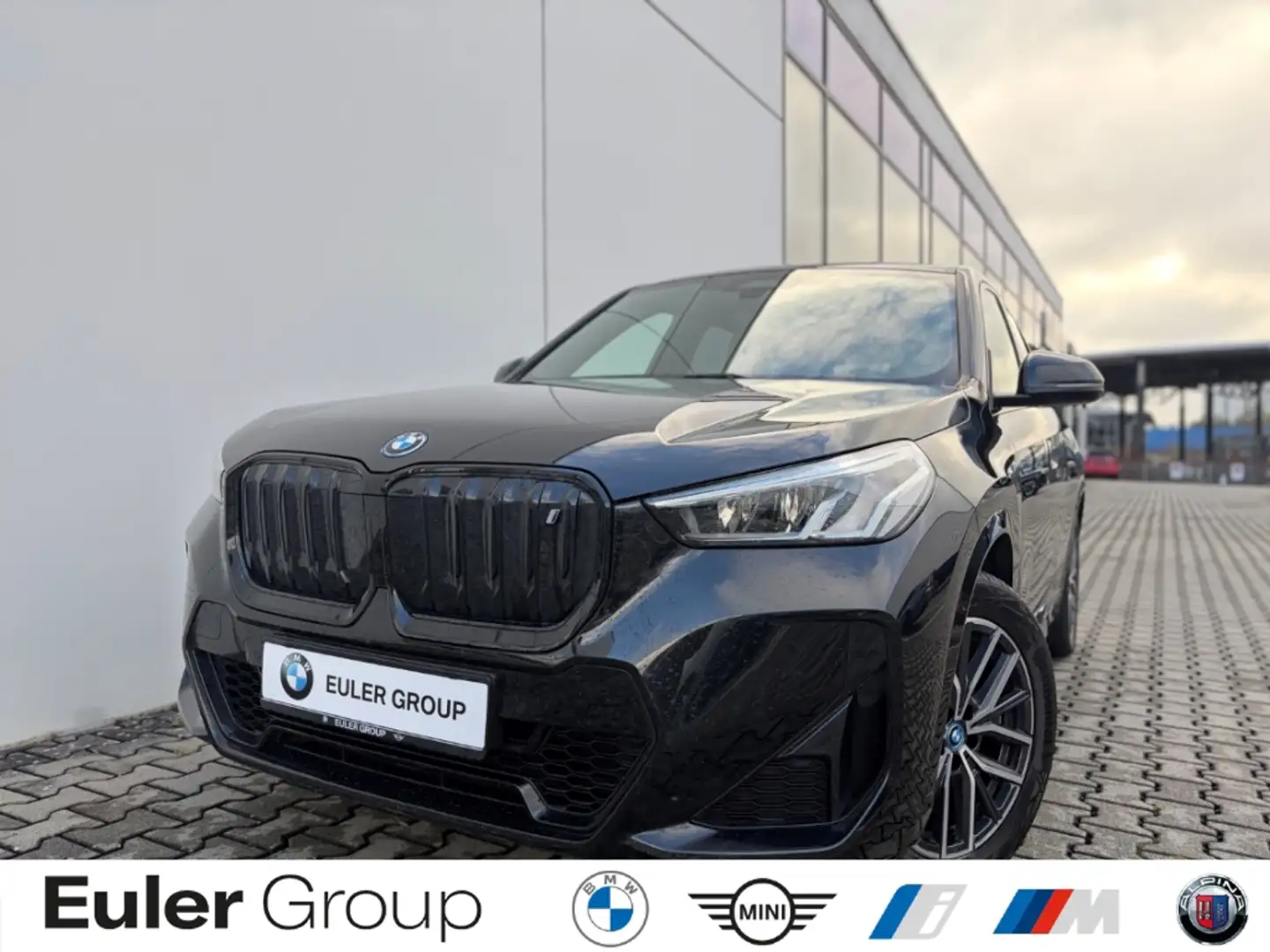 BMW iX1 xDrive 30 M-Sport Sportpaket AD Navi Leder Digital Schwarz - 1