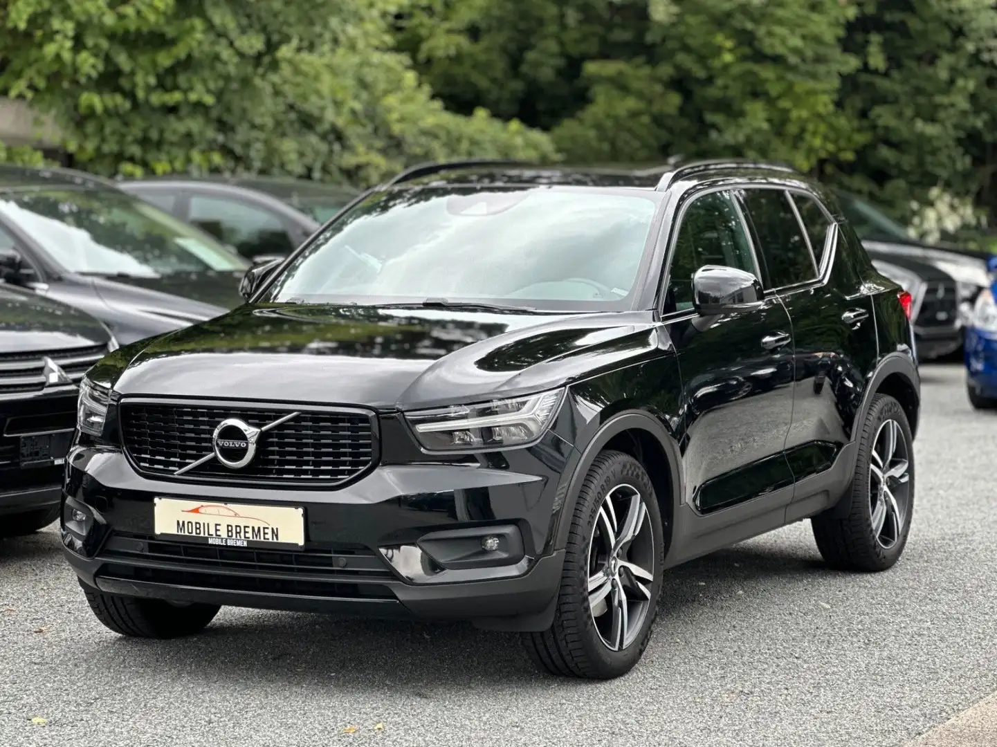 Volvo XC40 T4 R Design AWD PANO*LED*KAMERA Schwarz - 1