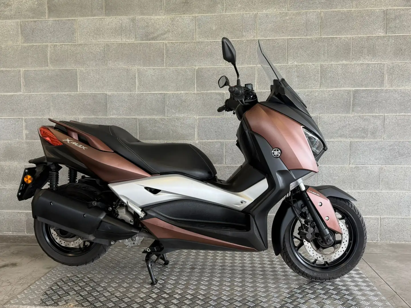 Yamaha X-Max 300 CAMPAGNA PROVA RISCATTA O RENDI. Marrone - 1