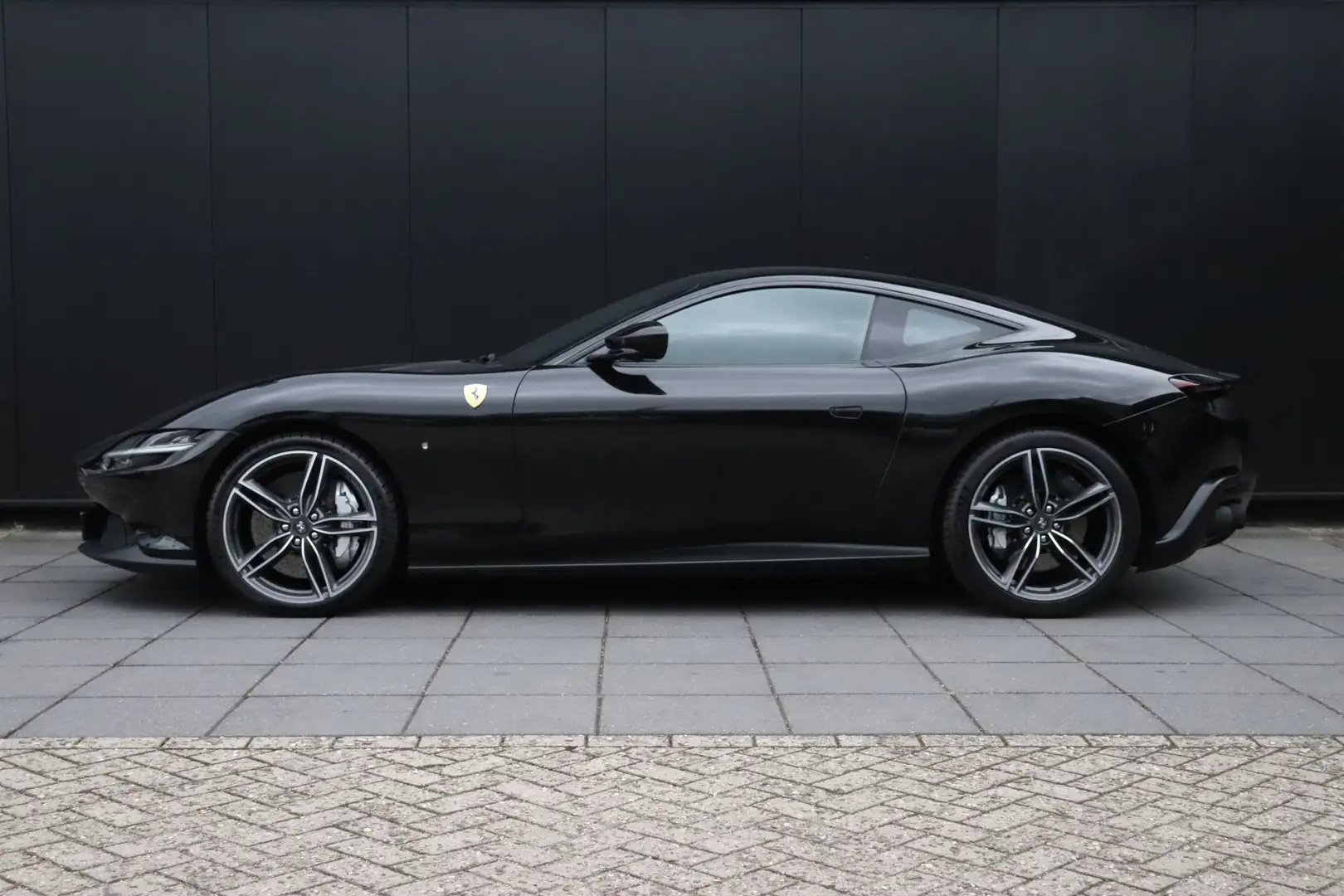 Ferrari Roma 3.9 V8 HELE | NL AUTO! | 620 PK | KERAMISCH | LEDE Zwart - 2