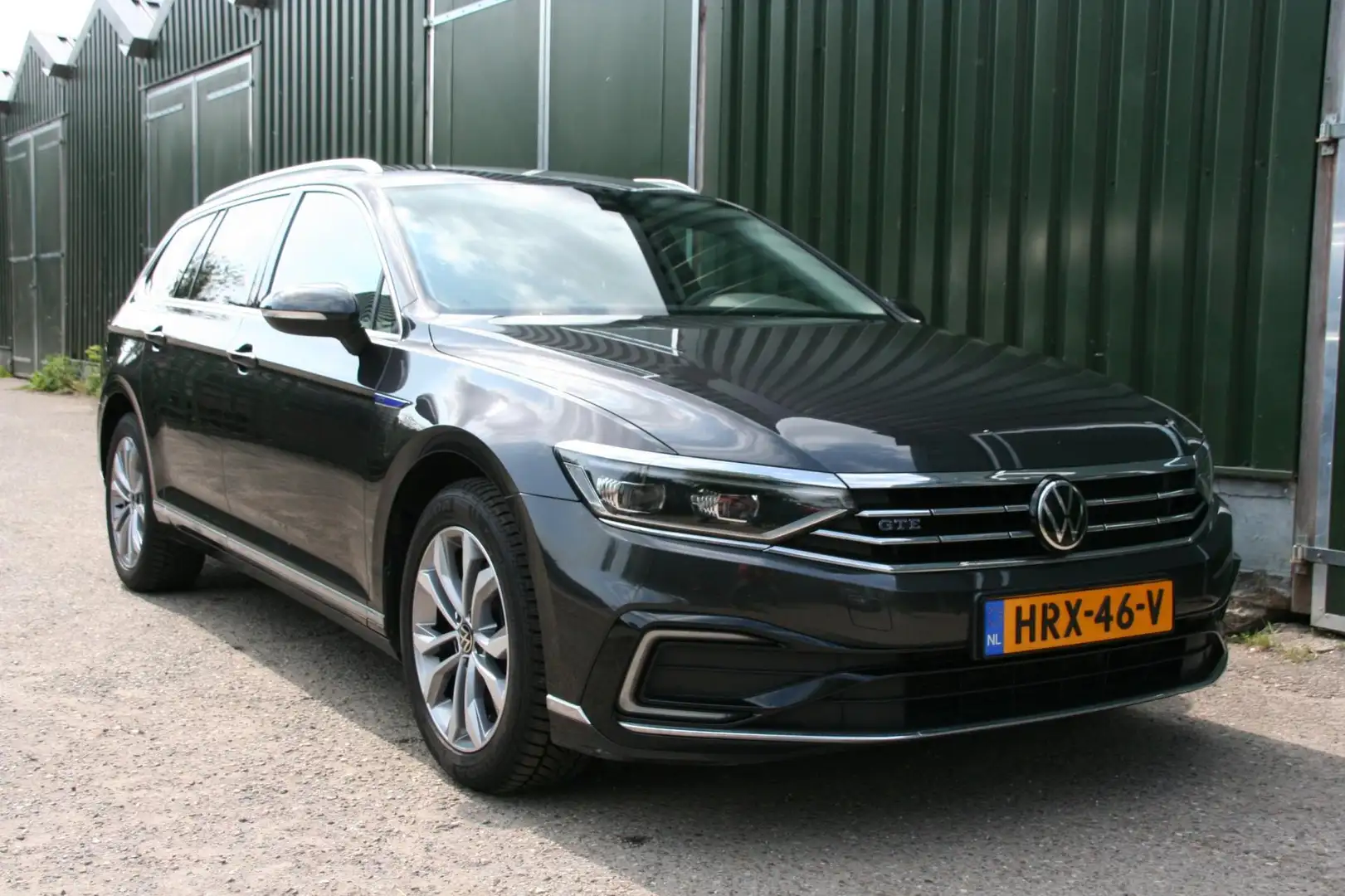 Volkswagen Passat Variant 1.4 TSI PHEV GTE Business, LEER, NAVIGATIE, CAMERA Zwart - 2