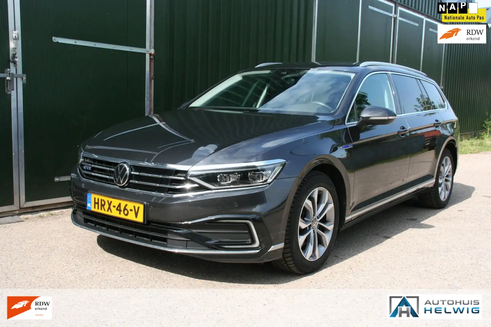 Volkswagen Passat Variant 1.4 TSI PHEV GTE Business, LEER, NAVIGATIE, CAMERA Zwart - 1