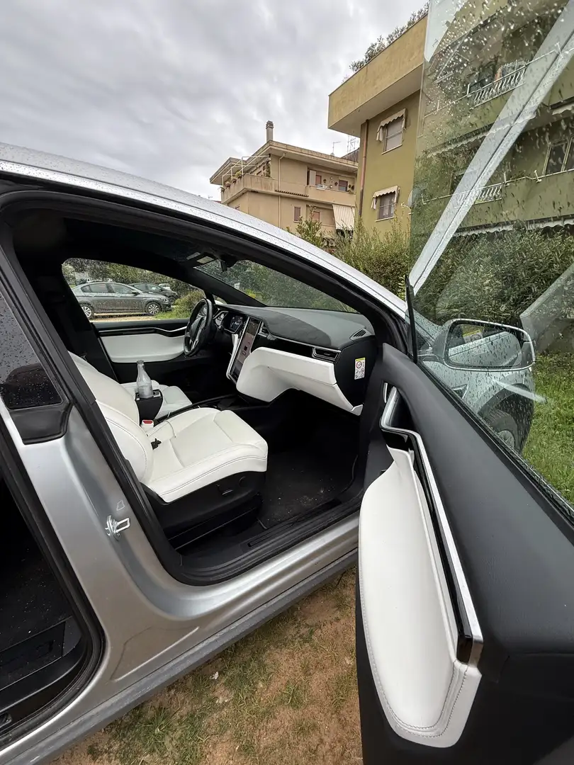 Tesla Model X 90 D - 2