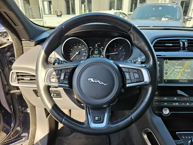 Jaguar F-Pace view 13