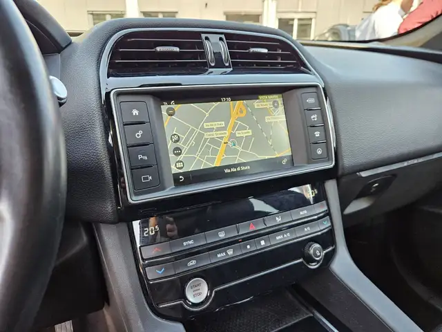Jaguar F-Pace view 14