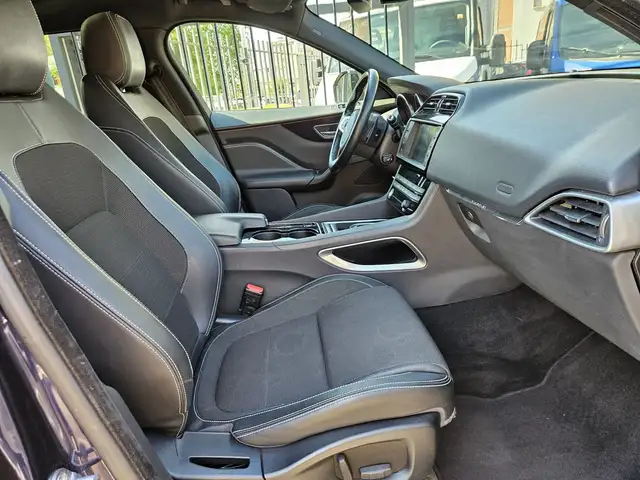 Jaguar F-Pace view 10