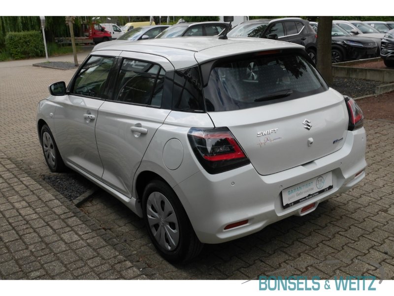 Suzuki Swift Club 1.2 Dualjet Hybrid Navi LED DAB Keyless Entry — photo 3