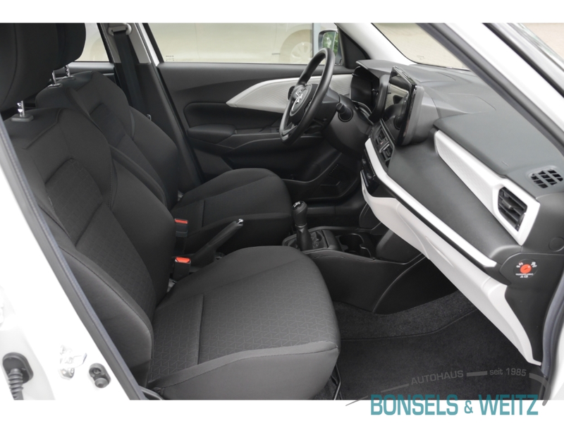 Suzuki Swift Club 1.2 Dualjet Hybrid Navi LED DAB Keyless Entry — photo 5