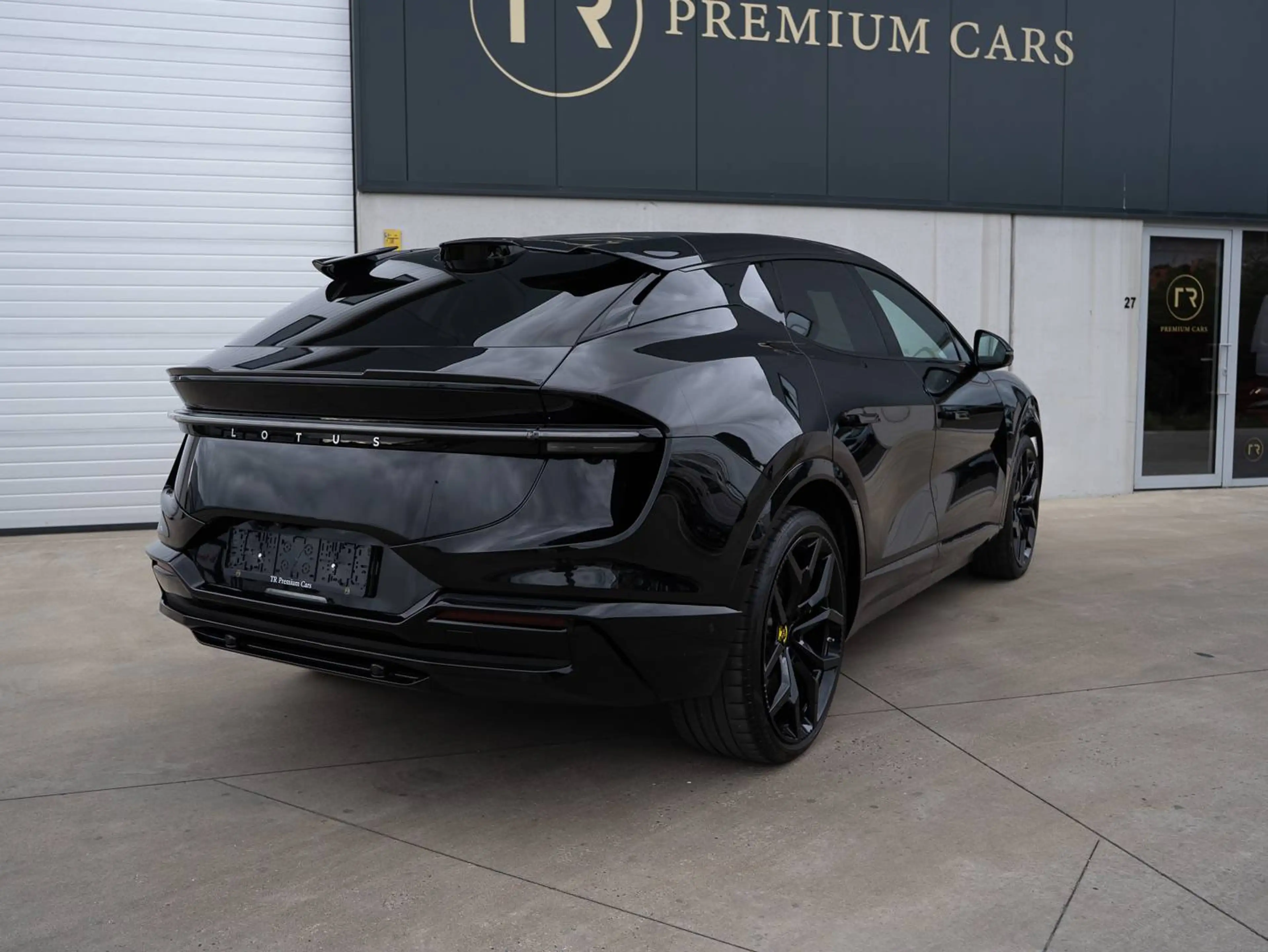 Lotus Eletre 109 kWh l S l Massage l Pano l Ventilated l KEF l Head-Up l Gold l Carbon — photo 12