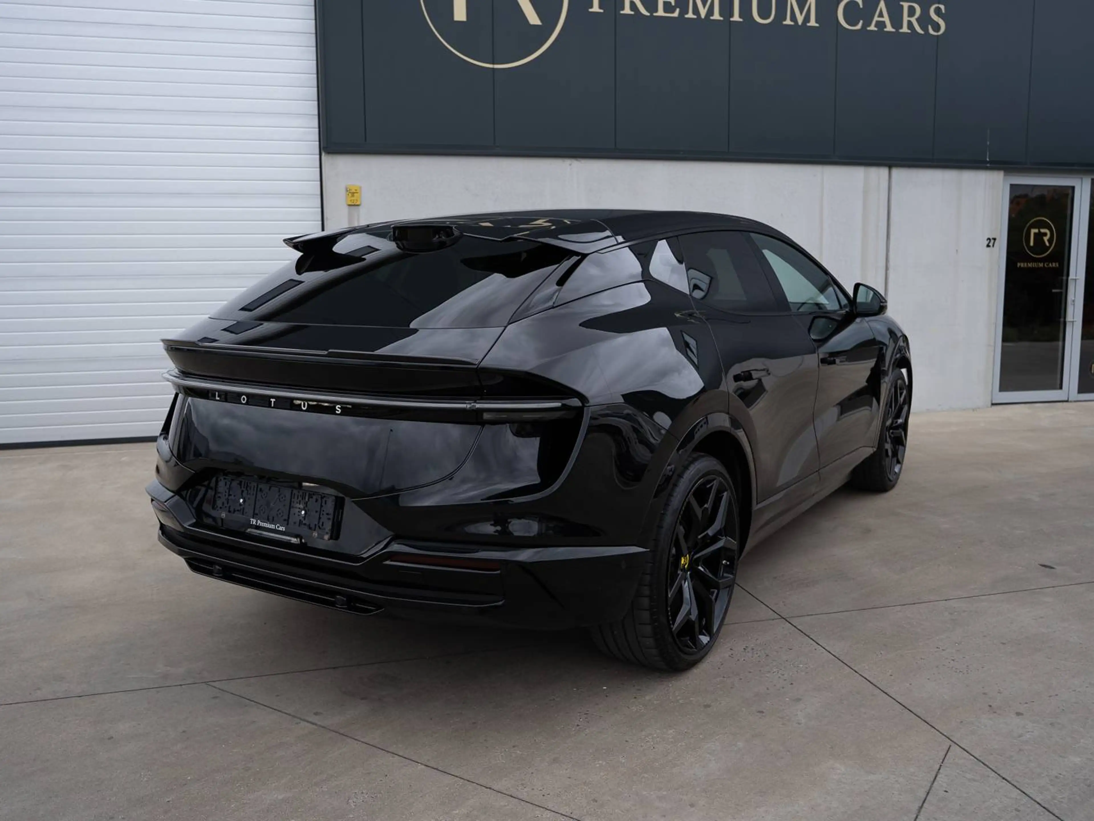 Lotus Eletre 109 kWh l S l Massage l Pano l Ventilated l KEF l Head-Up l Gold l Carbon — photo 11