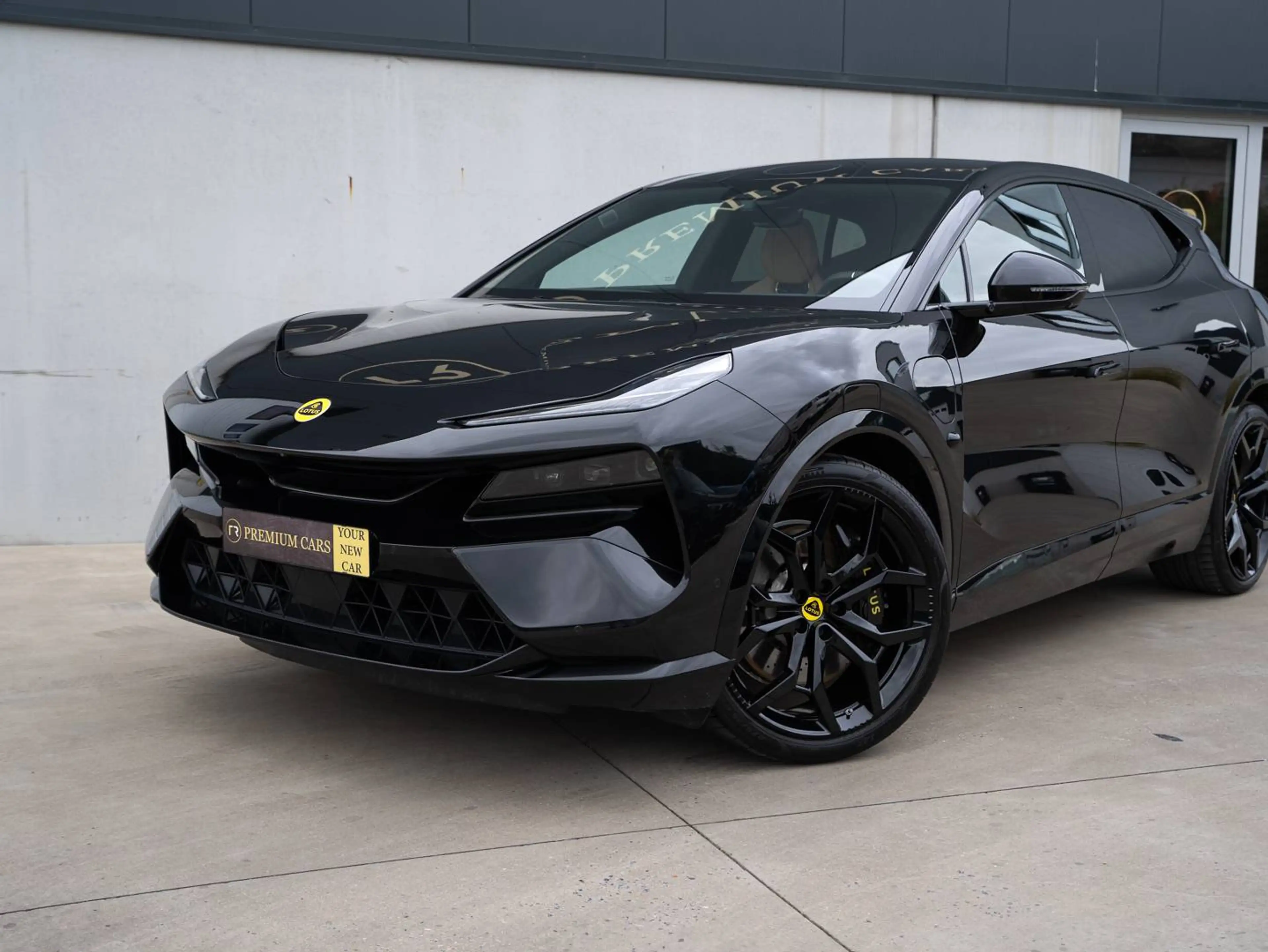 Lotus Eletre 109 kWh l S l Massage l Pano l Ventilated l KEF l Head-Up l Gold l Carbon — photo 3