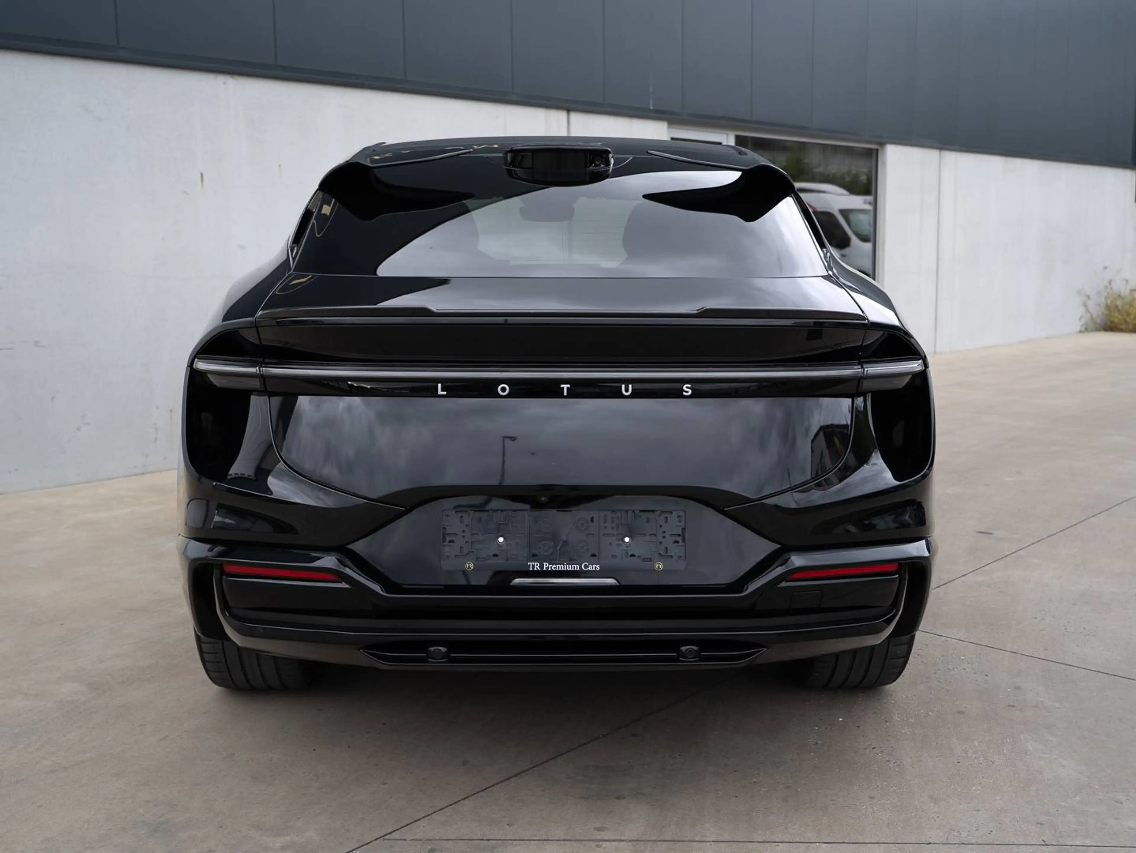 Lotus Eletre 109 kWh l S l Massage l Pano l Ventilated l KEF l Head-Up l Gold l Carbon — photo 13